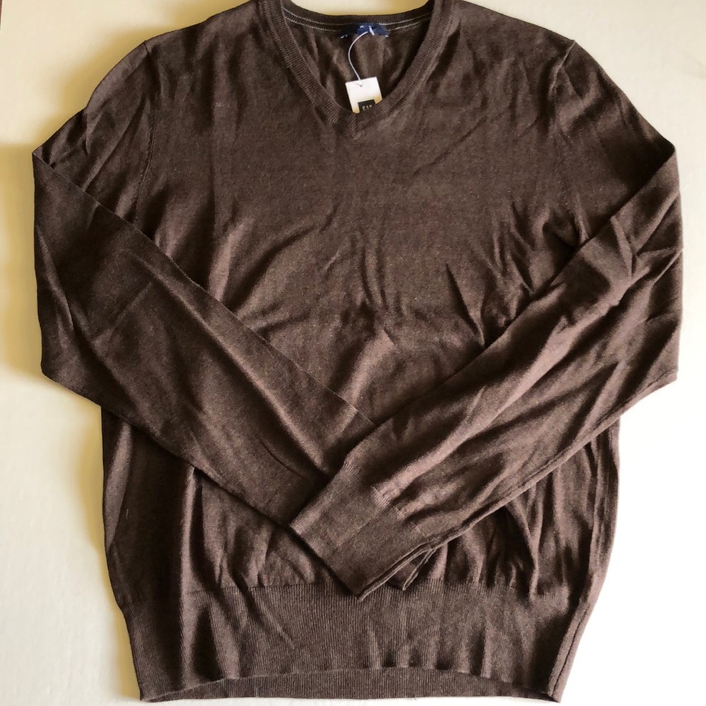 Gap Men’s V-neck light weight sweaters brown